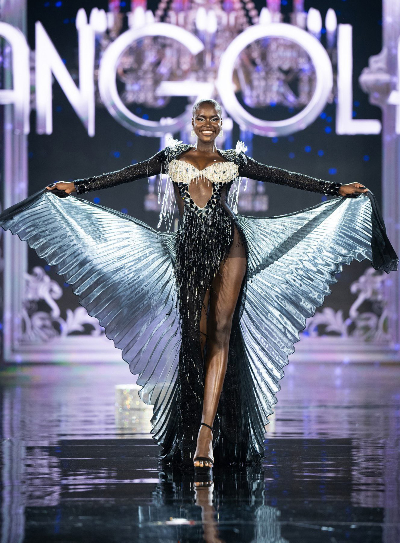 10 bộ trang phục dạ hội đẹp nhất đêm bán kết Hoa hậu Hòa bình quốc tế 2023-1