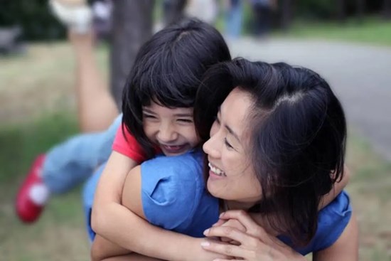 Không cần trừng phạt, cha mẹ dùng cách này khiến những em bé khó bảo cũng trở nên ngoan ngoãn