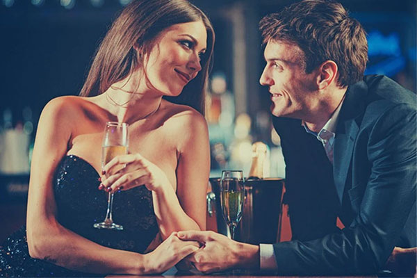 Nên làm gì khi phát hiện gái lạ thả thính chồng?-1