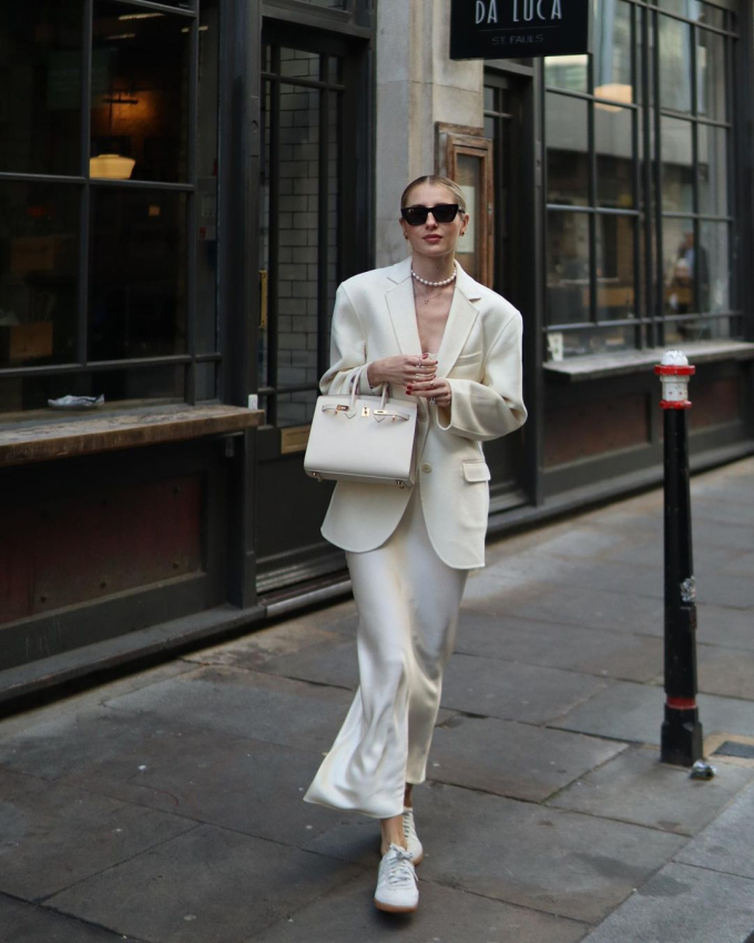Nàng blogger người Anh nổi tiếng trên Instagram vì gu thời trang toát ra mùi giàu có-1