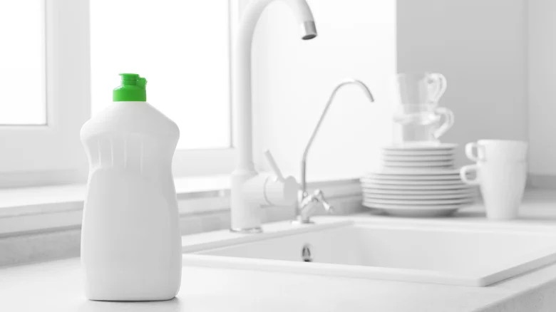 Mẹo đơn giản vệ sinh ghế da ô tô ngay tại nhà-2