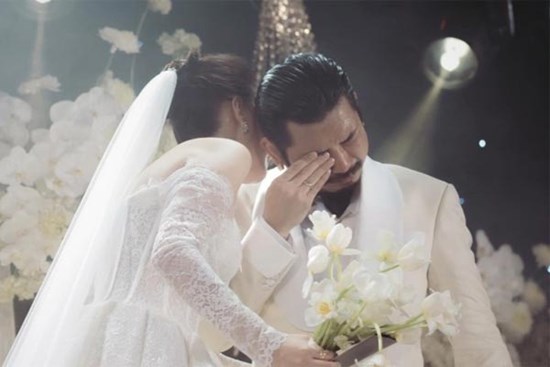 Diễn viên 'Bụi đời chợ Lớn' khóc như mưa khi cưới vợ hoa khôi sau 13 năm yêu