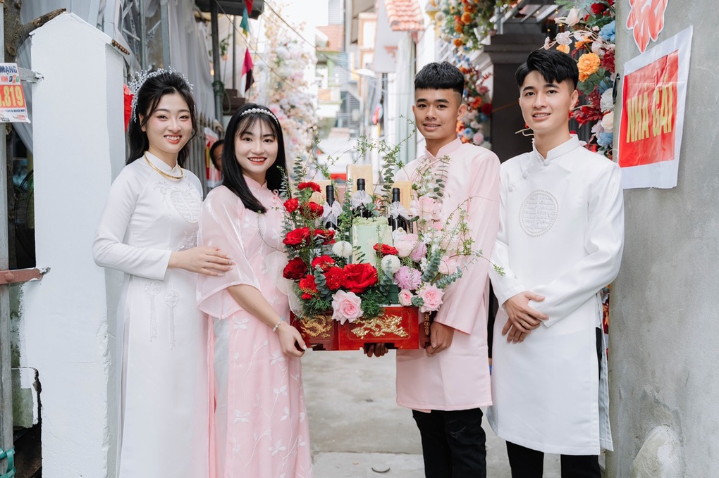 Chuyện tình định mệnh Hà Nội: Nhà trai đối diện nhà gái, rước dâu 5 phút-3