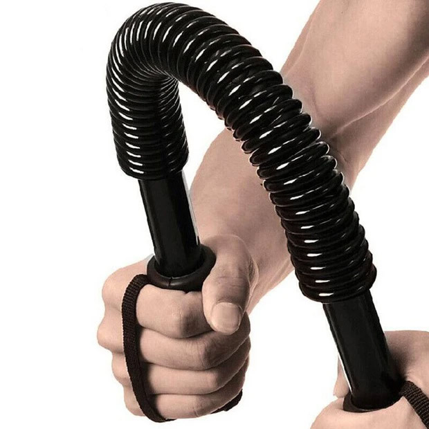 Xem bạn bẻ đồ long đao, bé trai bị đập gãy xương mũi-2