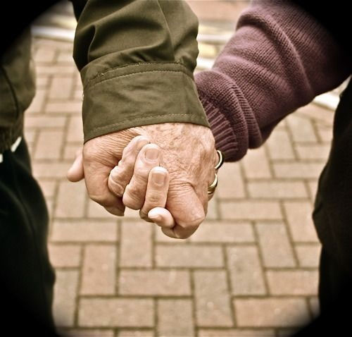 Mẹ tôi mới mất được hơn 100 ngày, bố U80 đòi đi bước nữa-1