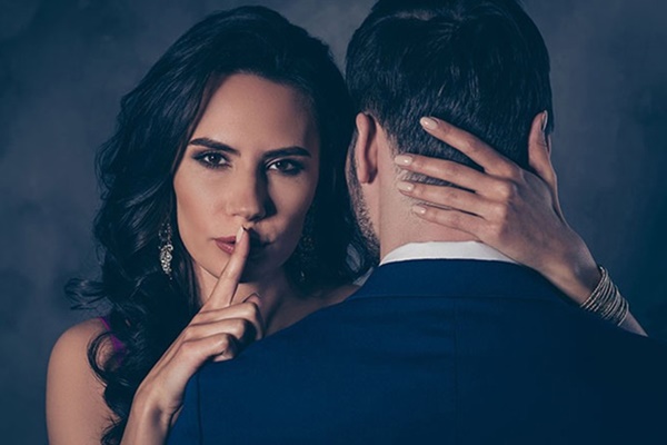 Sự nguy hiểm khi yêu bí mật-1