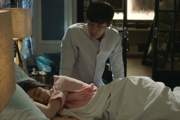 Đêm tân hôn chồng nằm im không nhúc nhích, 5 năm sau tôi mới biết lý do qua 2 vị khách-1