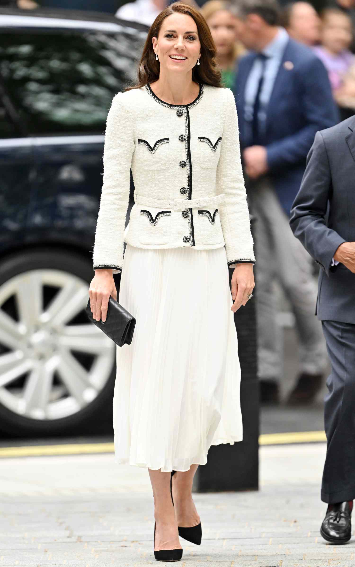 9 set chân váy dài cho thấy đẳng cấp biểu tượng thời trang của Vương phi Kate Middleton-7