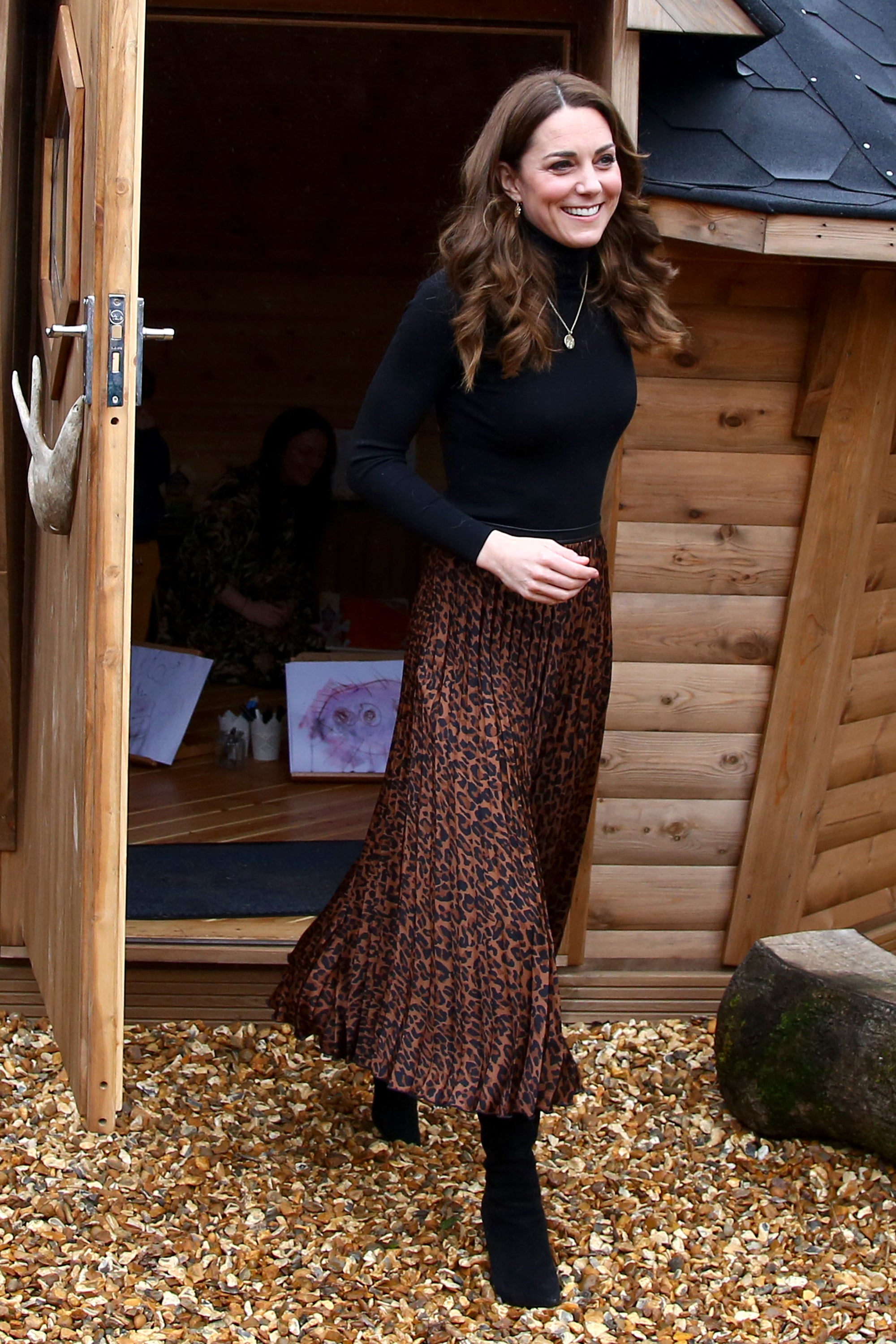 9 set chân váy dài cho thấy đẳng cấp biểu tượng thời trang của Vương phi Kate Middleton-8