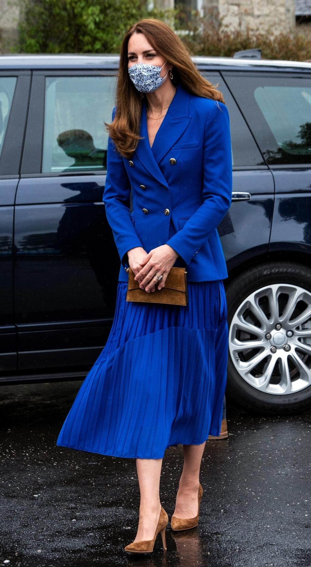9 set chân váy dài cho thấy đẳng cấp biểu tượng thời trang của Vương phi Kate Middleton-9