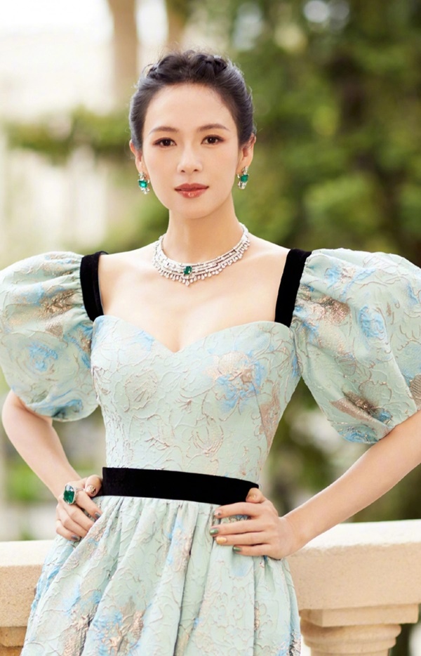 Học theo thói quen lành mạnh của Chương Tử Di để ở tuổi 44 vẫn được khen trẻ lâu với làn da căng mọng-4