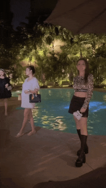 Tụ họp hội chị em sang chảnh, Linh Rin và Hạnh Sino cùng nhau để lộ bụng bầu lớn?-1