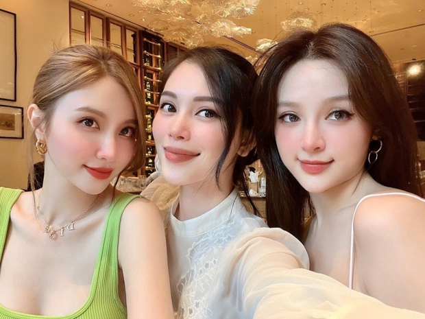 Tụ họp hội chị em sang chảnh, Linh Rin và Hạnh Sino cùng nhau để lộ bụng bầu lớn?-6