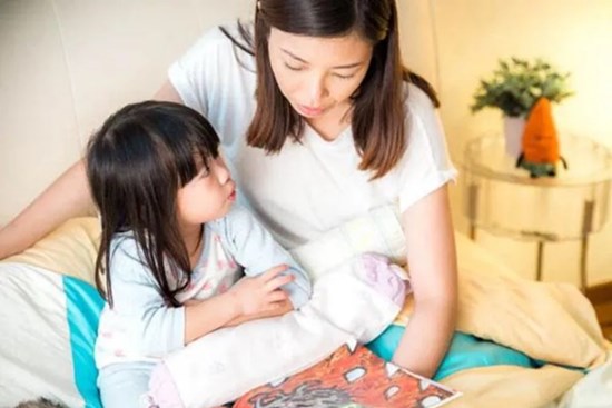 Những em bé thời hiện đại chậm nói có thể vì cha mẹ đã làm 3 điều này