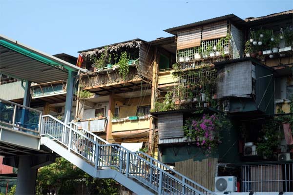 Nhiều tuyến đường ở TPHCM ngập như sông dù trời không mưa-11