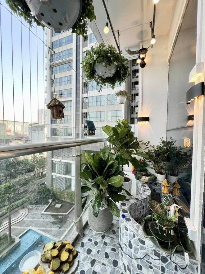Vợ Đại úy của NSND Tự Long khoe góc ban công đầy ắp sắc hoa, treo đàn cực đáng yêu-8