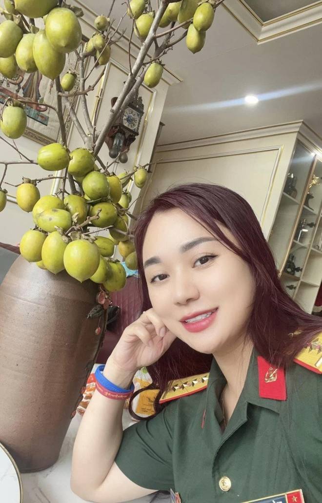 Vợ Đại úy của NSND Tự Long khoe góc ban công đầy ắp sắc hoa, treo đàn cực đáng yêu-12