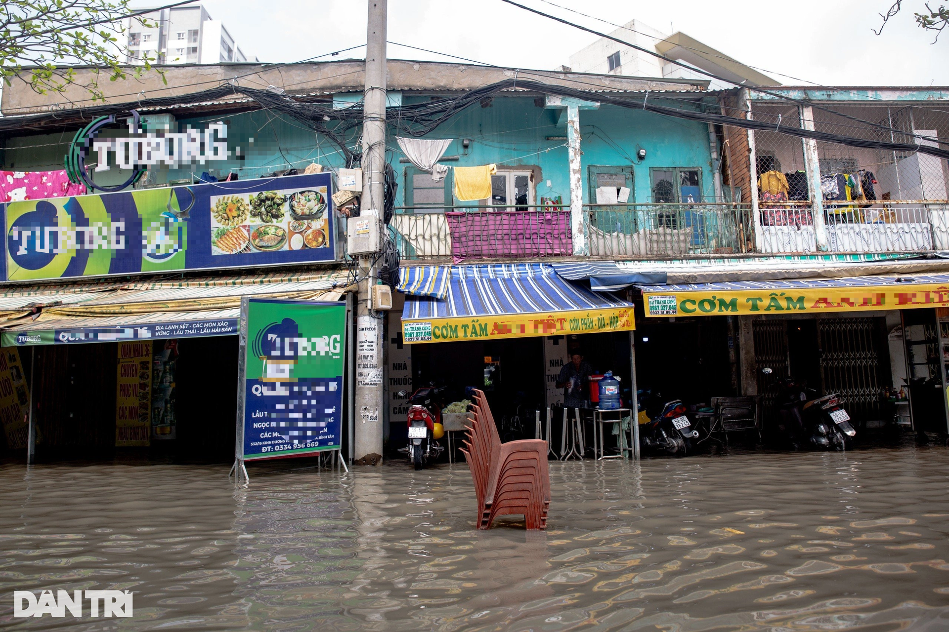 Nhiều tuyến đường ở TPHCM ngập như sông dù trời không mưa-9