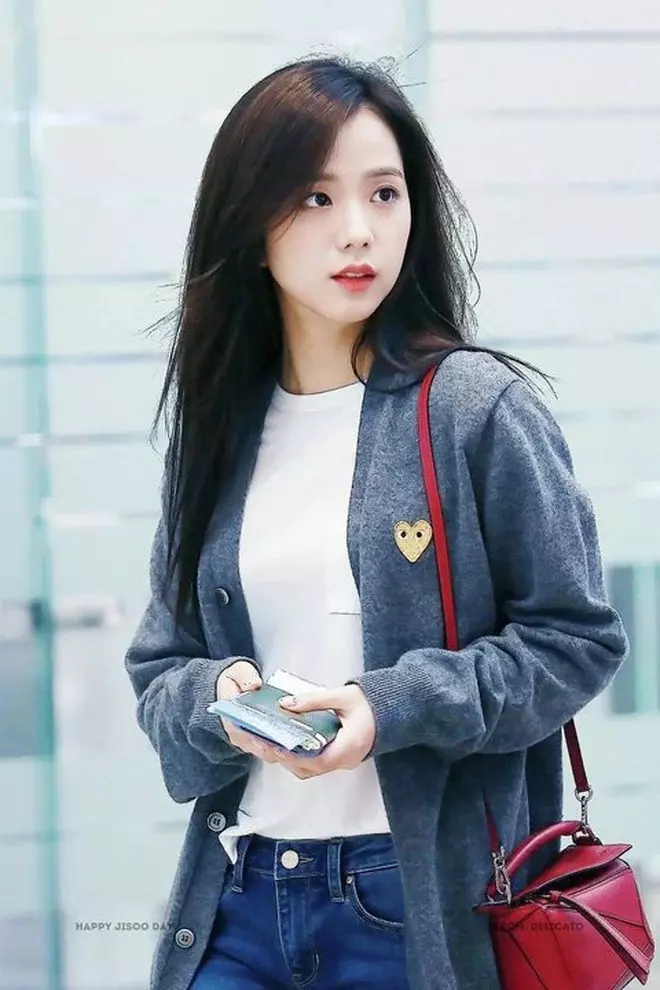 Nhìn Jisoo mà chỉ muốn mua cardigan ngay tức khắc: Vừa xinh, vừa đúng trend lại dễ mix đồ-3