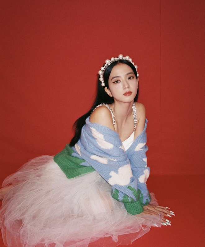 Nhìn Jisoo mà chỉ muốn mua cardigan ngay tức khắc: Vừa xinh, vừa đúng trend lại dễ mix đồ-15