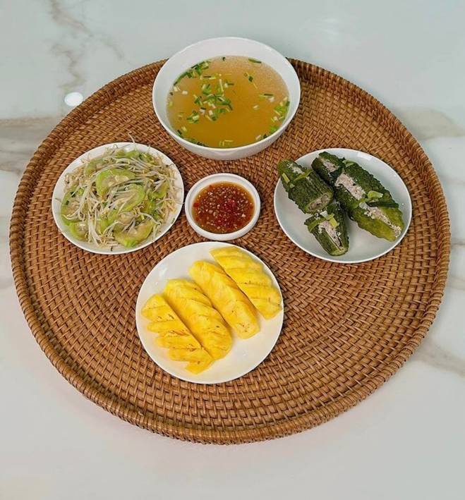 Loạt mâm cơm 20 nghìn đồng gây sốt mạng của người phụ nữ Hà Nội-5