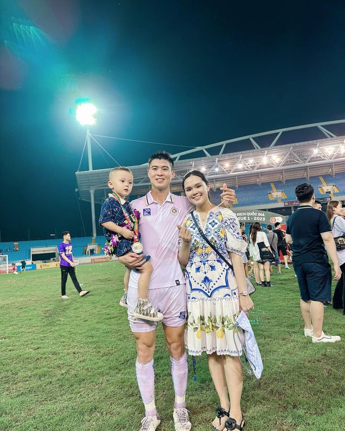 Vợ Duy Mạnh 3 tháng sau sinh con: Làm việc tới 2h sáng vẫn phải rửa bình sữa mới được đi ngủ-2