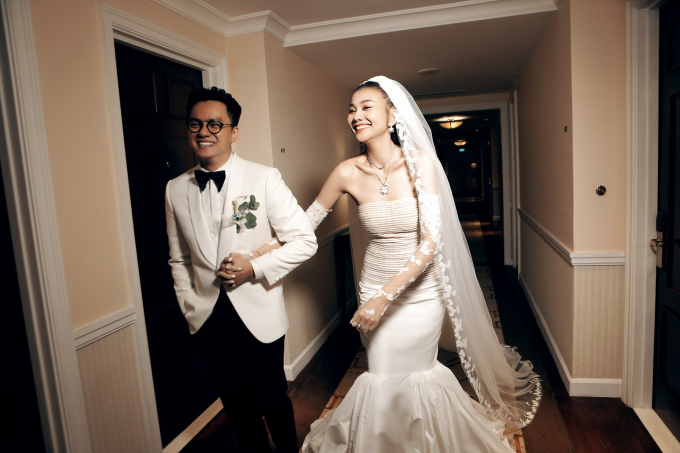 Hậu trường ảnh cưới: Nhạc trưởng Trần Nhật Minh cười tươi rói khi ở cạnh vợ đẹp, biểu cảm khác hẳn lúc đi làm-8