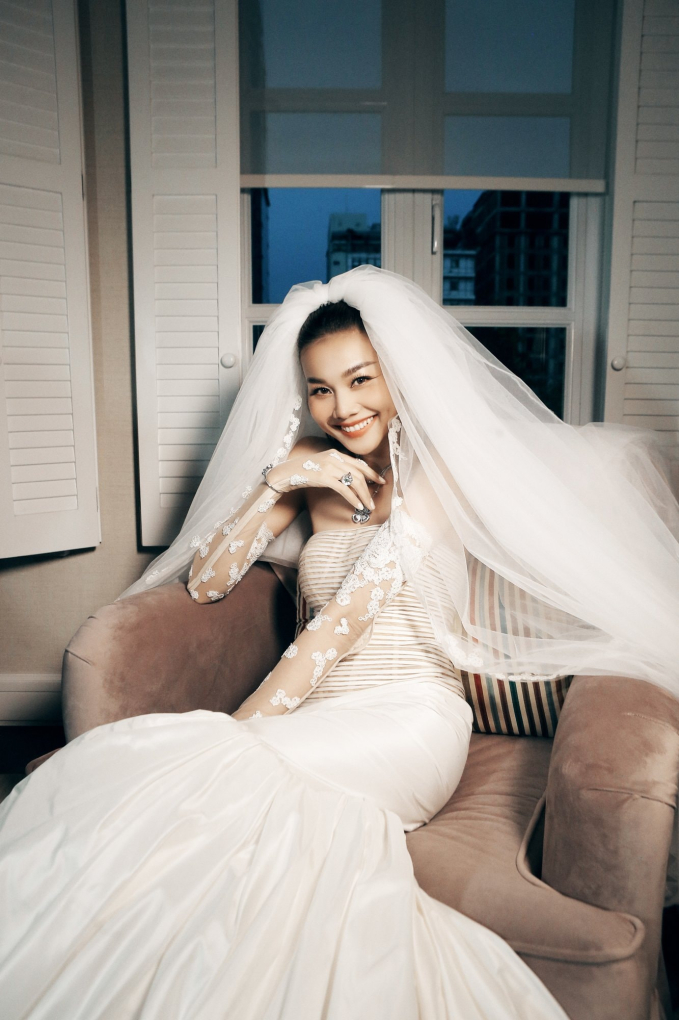 Hậu trường ảnh cưới: Nhạc trưởng Trần Nhật Minh cười tươi rói khi ở cạnh vợ đẹp, biểu cảm khác hẳn lúc đi làm-6