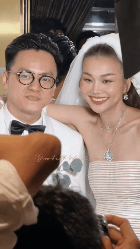 Hậu trường ảnh cưới: Nhạc trưởng Trần Nhật Minh cười tươi rói khi ở cạnh vợ đẹp, biểu cảm khác hẳn lúc đi làm-2