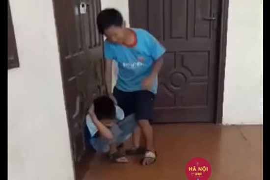 Nam sinh lớp 7 ở Hà Nội bị bạn đánh hội đồng phải nhập viện