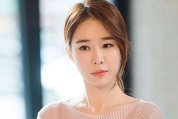Ôm bụng bầu về ra mắt được tiếp đón niềm nở, sau cưới mẹ chồng gọi vào nói một điều làm tôi sững người-1