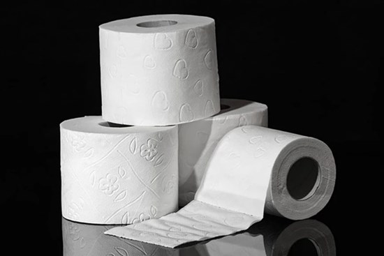 Giấy ăn, giấy vệ sinh màu trắng hay màu vàng thì tốt hơn? Cách để đưa ra lựa chọn rất đơn giản