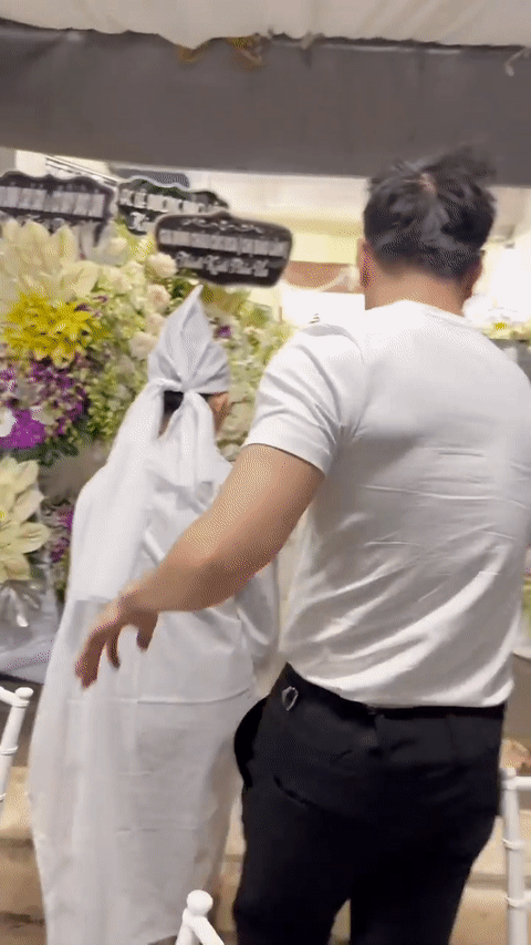 Lê Dương Bảo Lâm kịp về chịu tang mẹ vợ: Ôm Quỳnh Quỳnh động viên, nói 1 câu gây xúc động-2