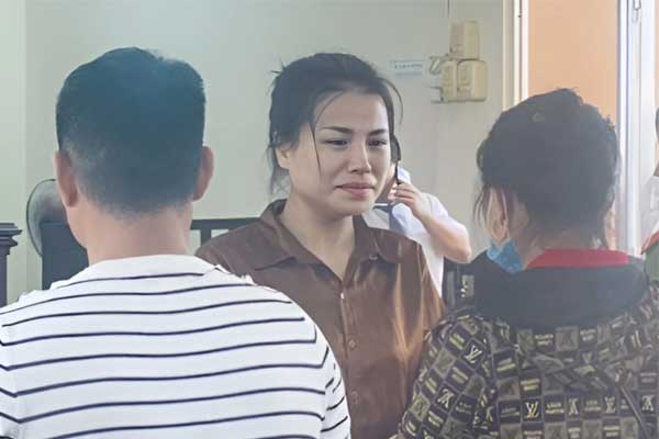 Ôm mộng đổi đời nhờ lấy chồng ngoại quốc, mẹ bán cả con gái-2