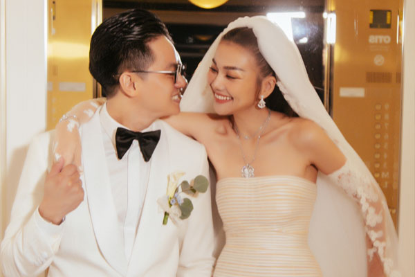 Thanh Hằng xả kho vựa cẩu lương trong đám cưới: Cô dâu cười hết cỡ, ánh mắt của chú rể gây chú ý-8