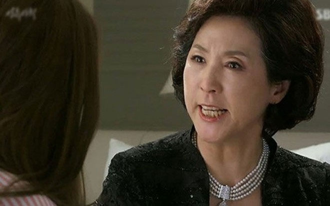 Phát hiện bí mật động trời về mẹ chồng mà chồng tôi lấy làm tấm gương cho vợ-1