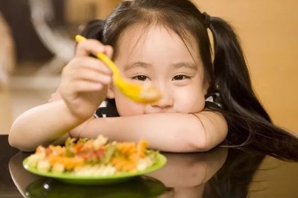 Con mắc rối loạn Tics, mẹ quyết định nghỉ việc bác sĩ để dành thời gian chăm sóc con-8