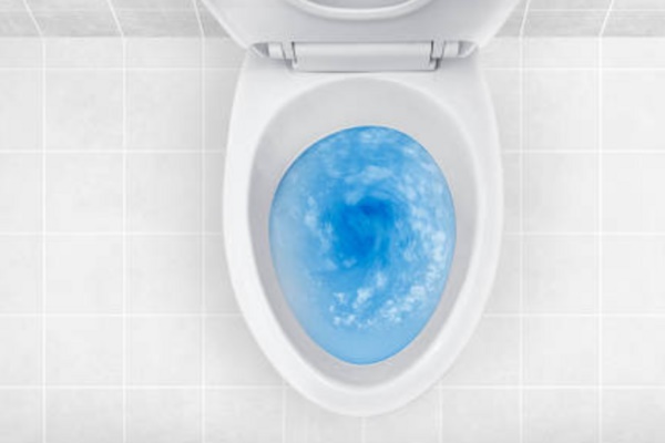 Vì sao bồn cầu xả nước yếu?-1