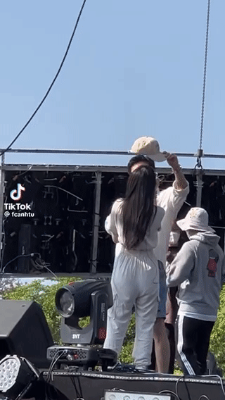 Giữa nghi vấn cưới LyLy vào cuối năm, Anh Tú công khai loạt hành động tình tứ rõ mồn một giữa nơi đông người-2