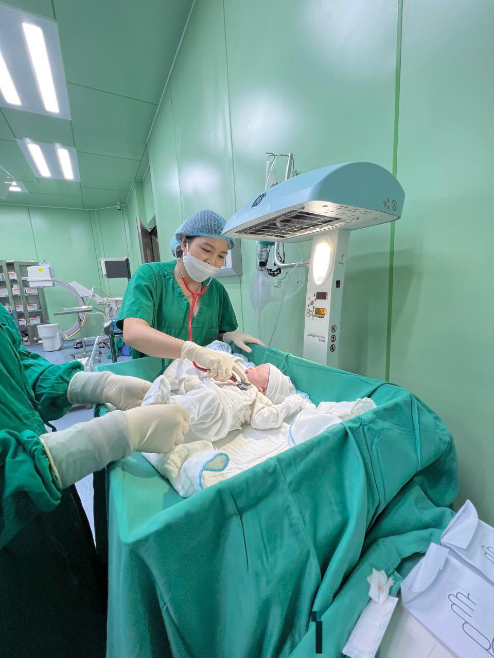 Con mắc rối loạn Tics, mẹ quyết định nghỉ việc bác sĩ để dành thời gian chăm sóc con-2