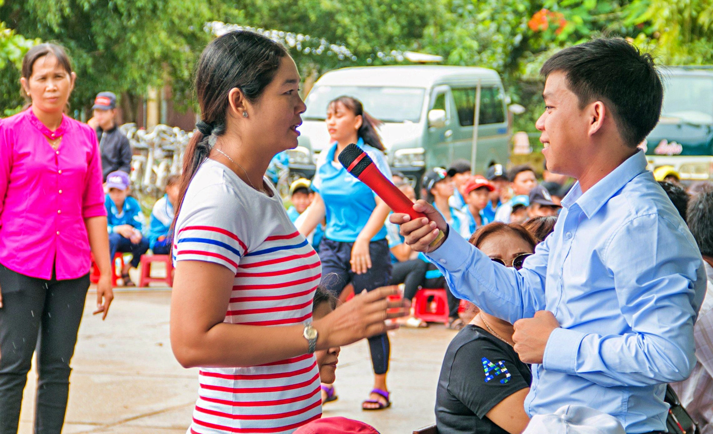 Mải mê bán nước, mẹ bàng hoàng nghe con gái 5 tuổi kể bị 3 gã trai xâm hại-4