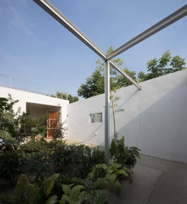 Con trai 40 tuổi xây căn nhà 200m2 để bố mẹ dưỡng già, có sân vườn trồng nhiều cây xanh ngập tràn ánh nắng-7