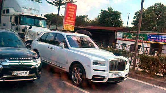 Ảnh TNGT: Kinh hoàng tài xế xe công-ten-nơ đâm vào đuôi chiếc xe 32 tỷ đồng-3