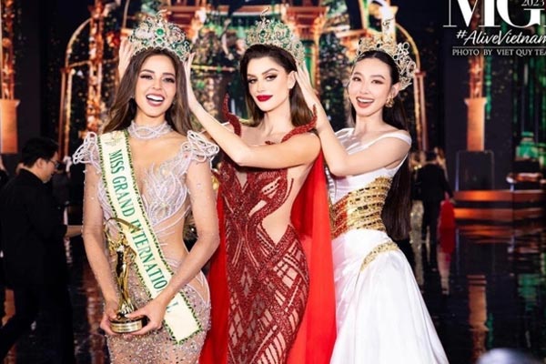 Bạn trai cơ bắp của Hoa hậu Hòa bình vừa đăng quang tại Việt Nam-9