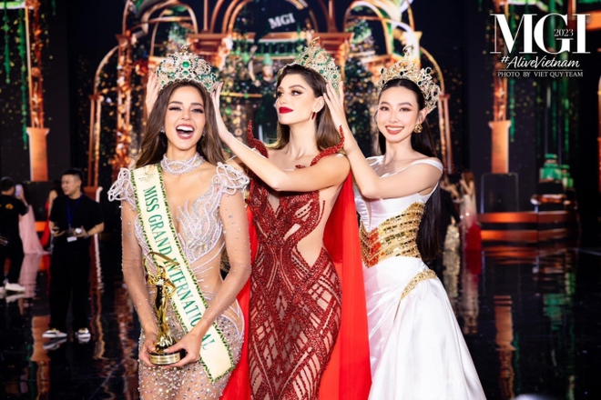 Tìm ra khoảnh khắc hot nhất Miss Grand International 2023: Gấp 3 visual là đây chứ đâu!-3