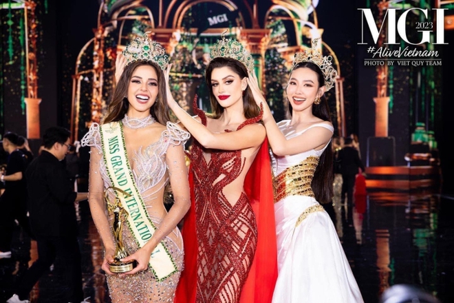 Tìm ra khoảnh khắc hot nhất Miss Grand International 2023: Gấp 3 visual là đây chứ đâu!-2