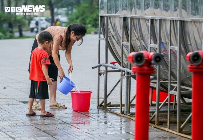 Mất nước sạch suốt 10 ngày, cư dân Khu đô thị Thanh Hà tính chuyện bán nhà-13