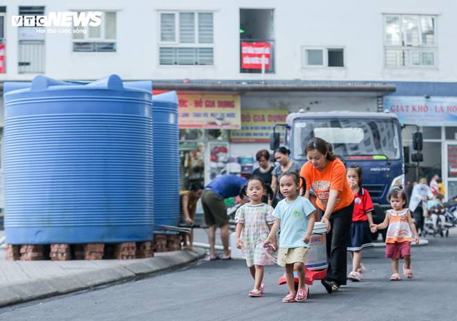 Mất nước sạch suốt 10 ngày, cư dân Khu đô thị Thanh Hà tính chuyện bán nhà-17