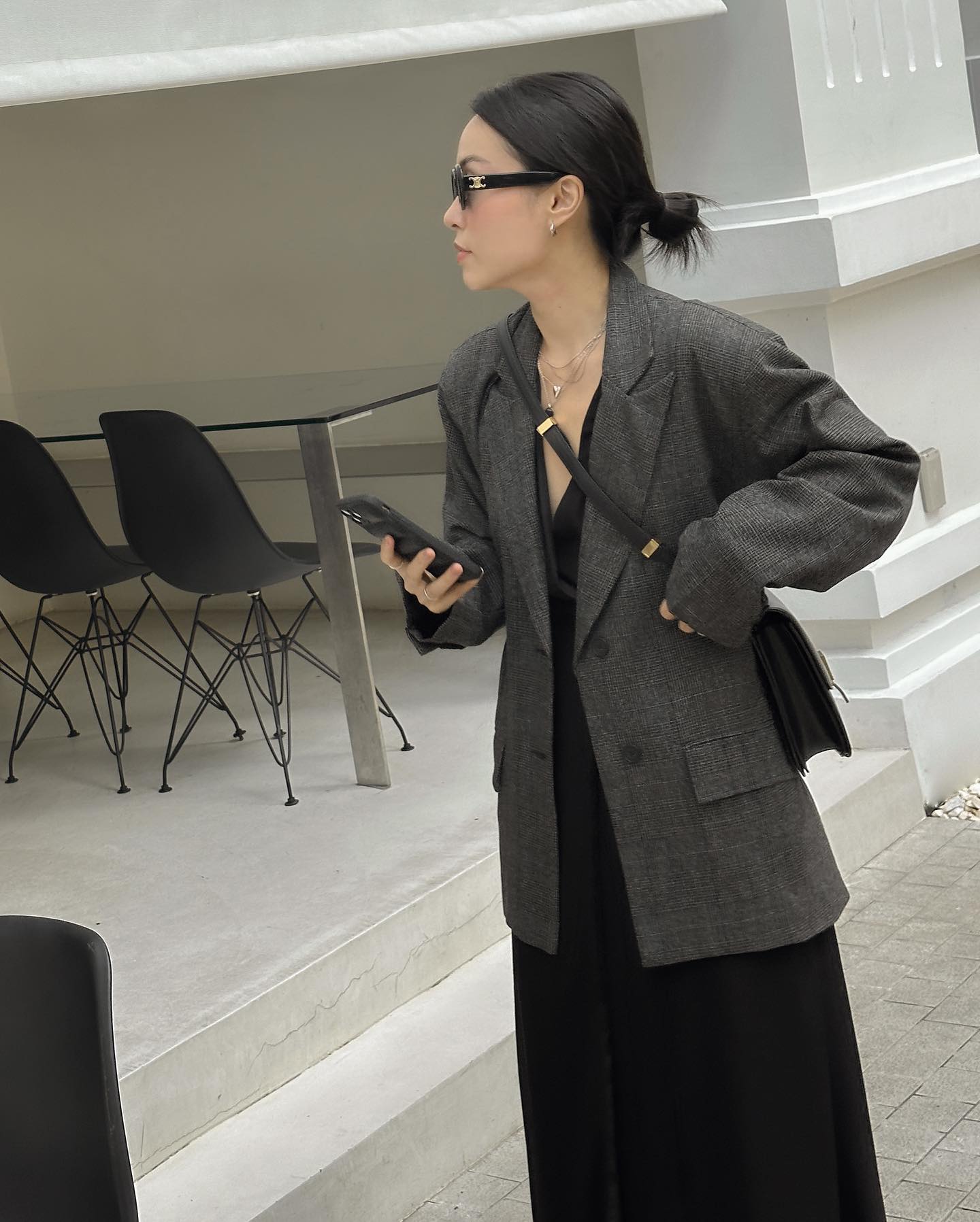 Mặc đồ màu trung tính đẹp như Hà Trúc với 10 công thức thanh lịch, hack tuổi-1