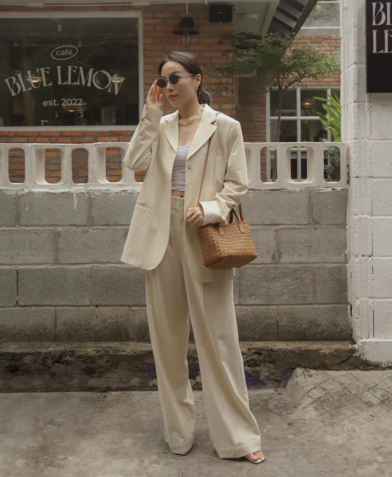 Mặc đồ màu trung tính đẹp như Hà Trúc với 10 công thức thanh lịch, hack tuổi-10